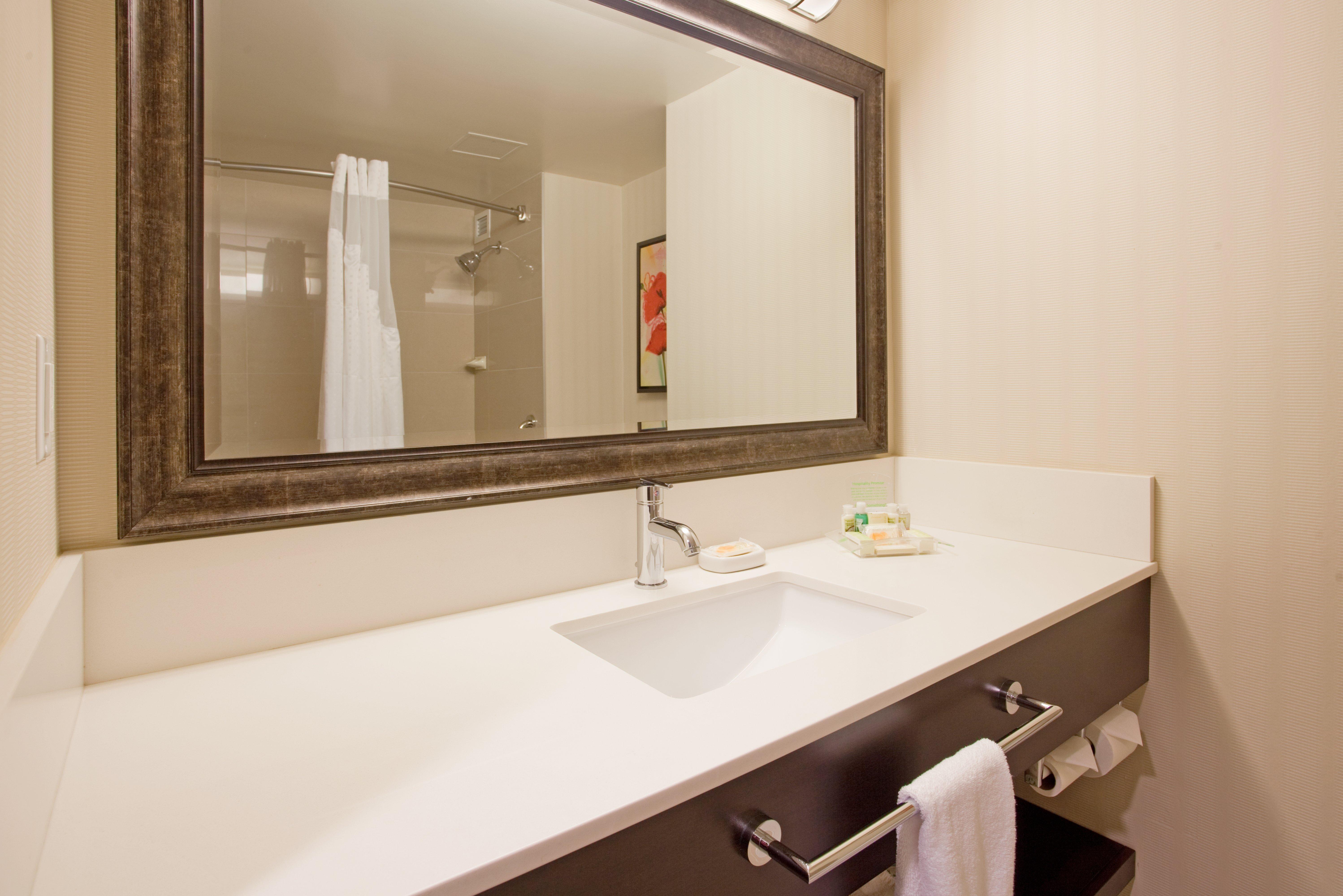 Holiday Inn Vancouver-Centre Broadway By Ihg Esterno foto