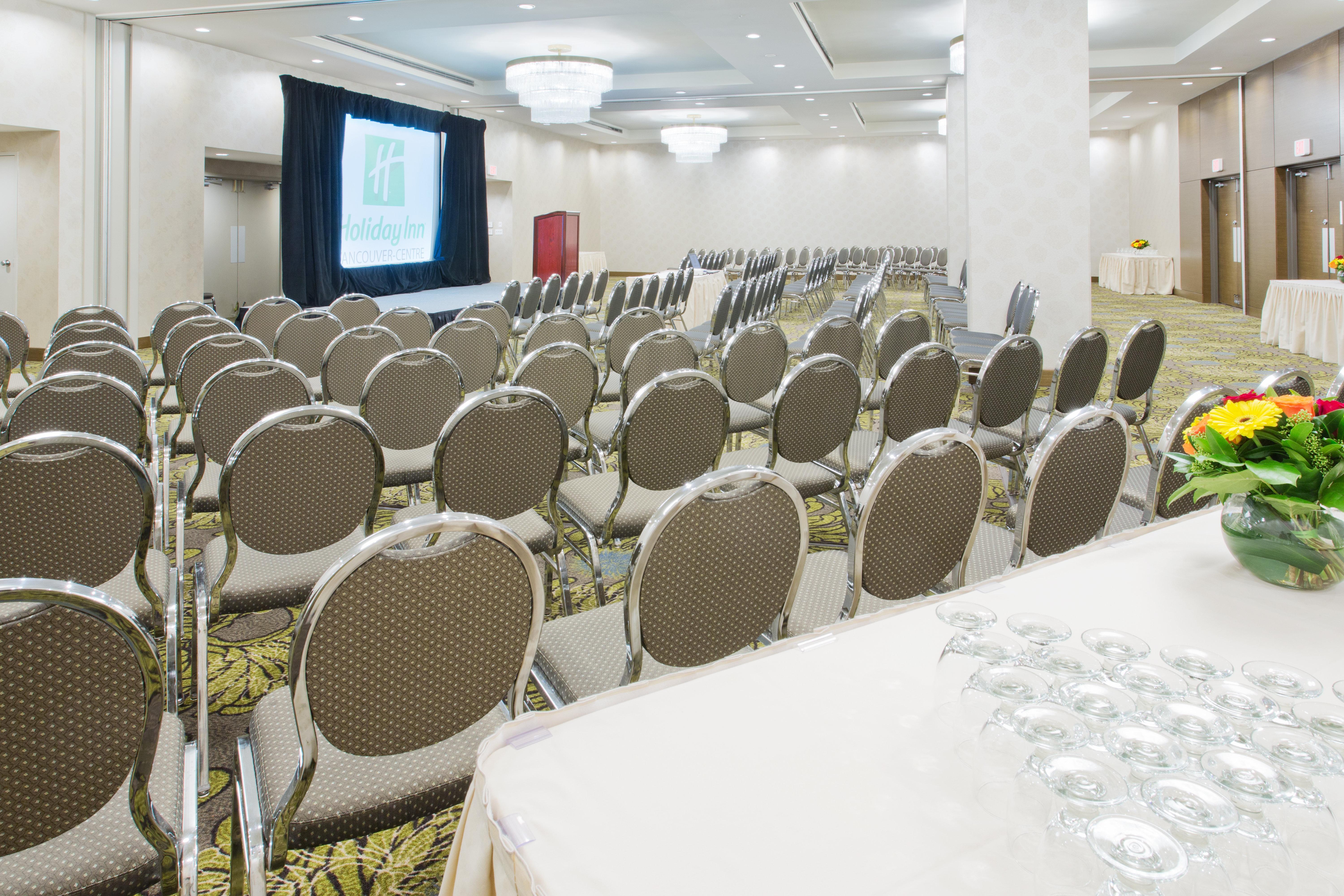 Holiday Inn Vancouver-Centre Broadway By Ihg Esterno foto