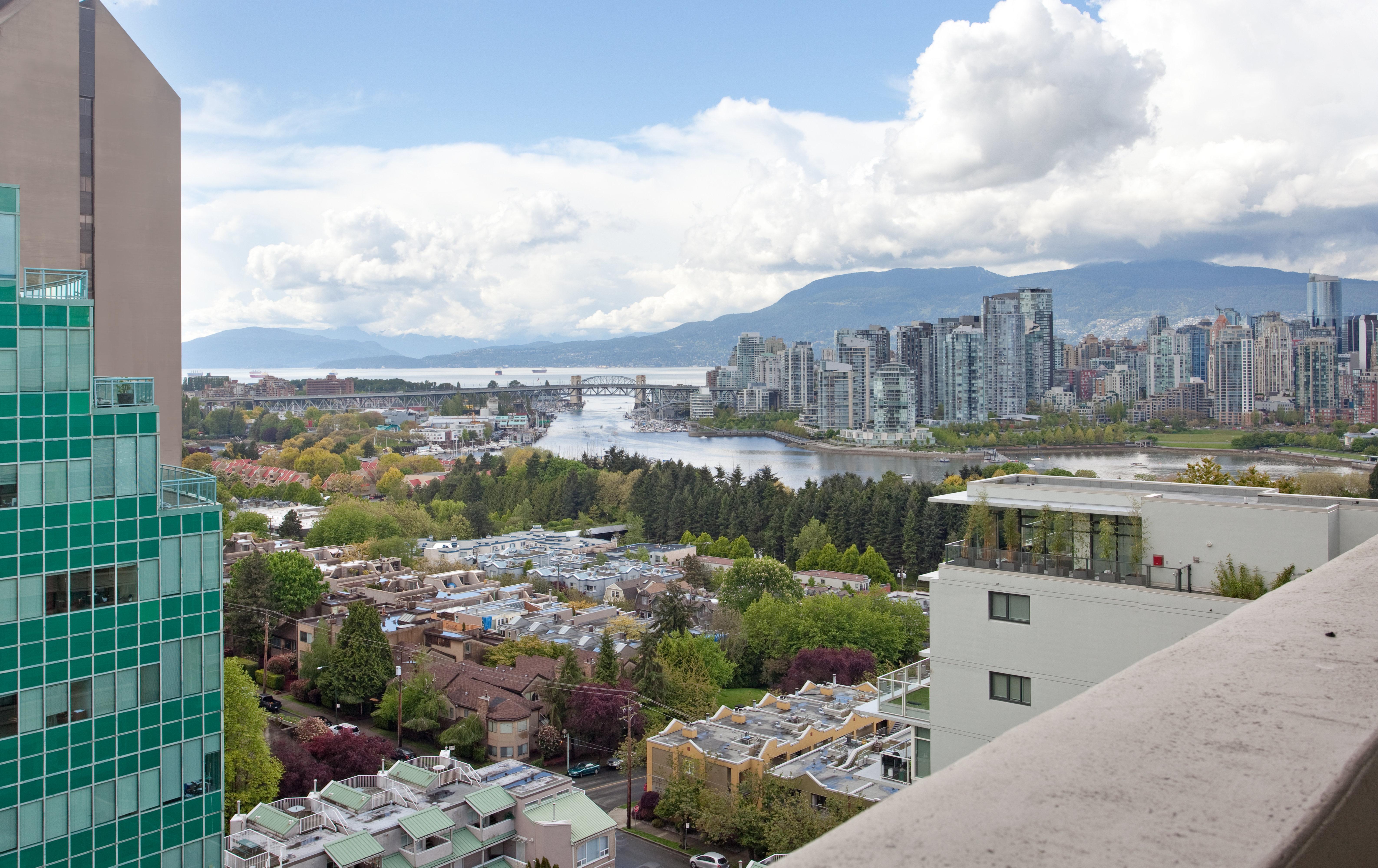 Holiday Inn Vancouver-Centre Broadway By Ihg Esterno foto