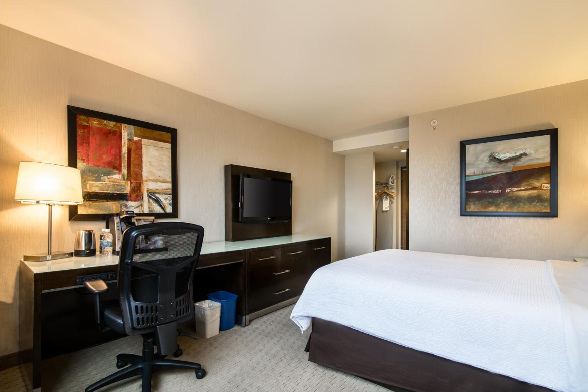 Holiday Inn Vancouver-Centre Broadway By Ihg Esterno foto