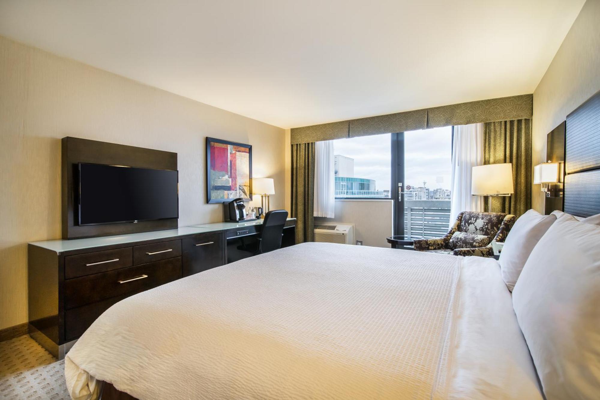Holiday Inn Vancouver-Centre Broadway By Ihg Esterno foto