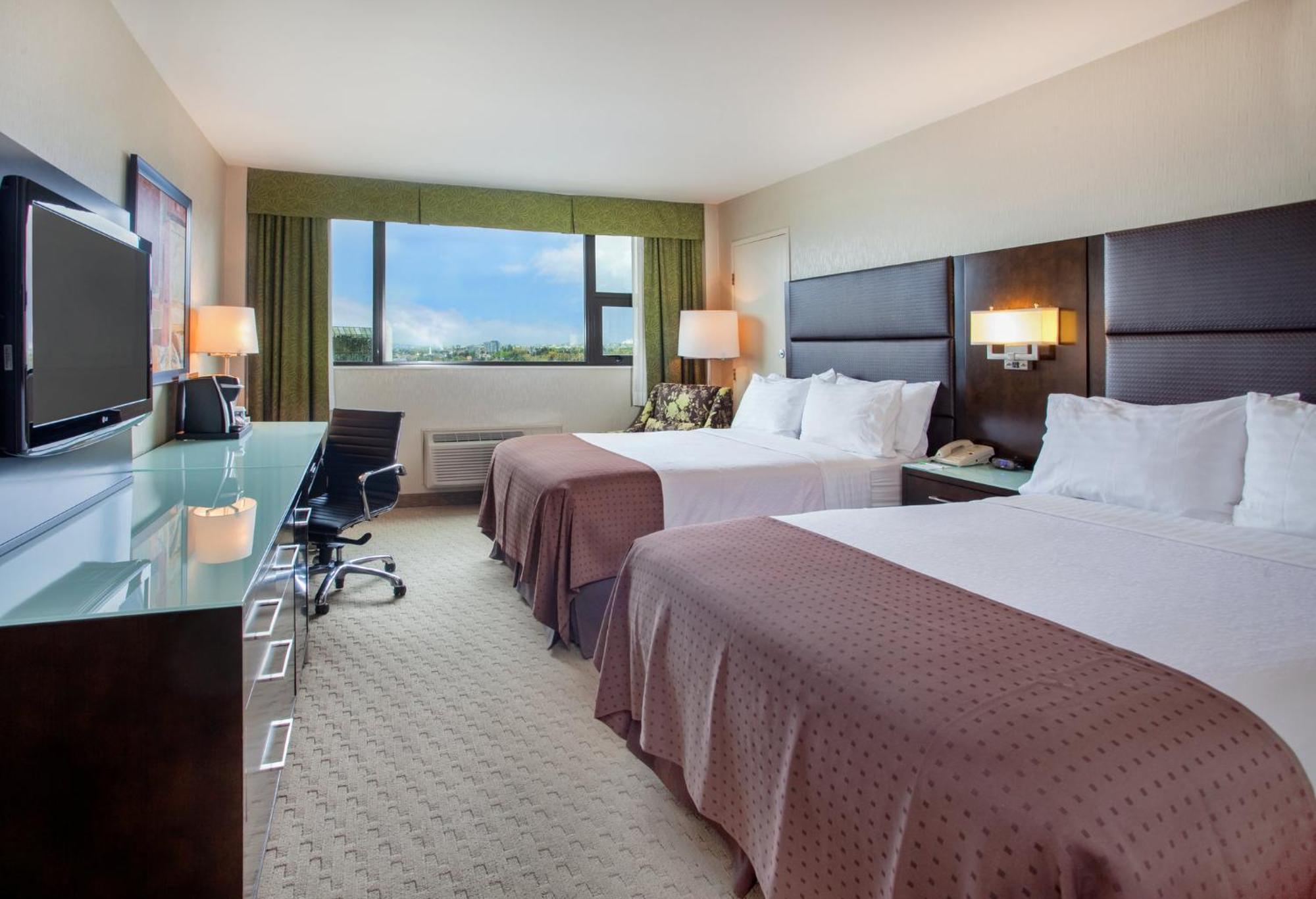 Holiday Inn Vancouver-Centre Broadway By Ihg Esterno foto