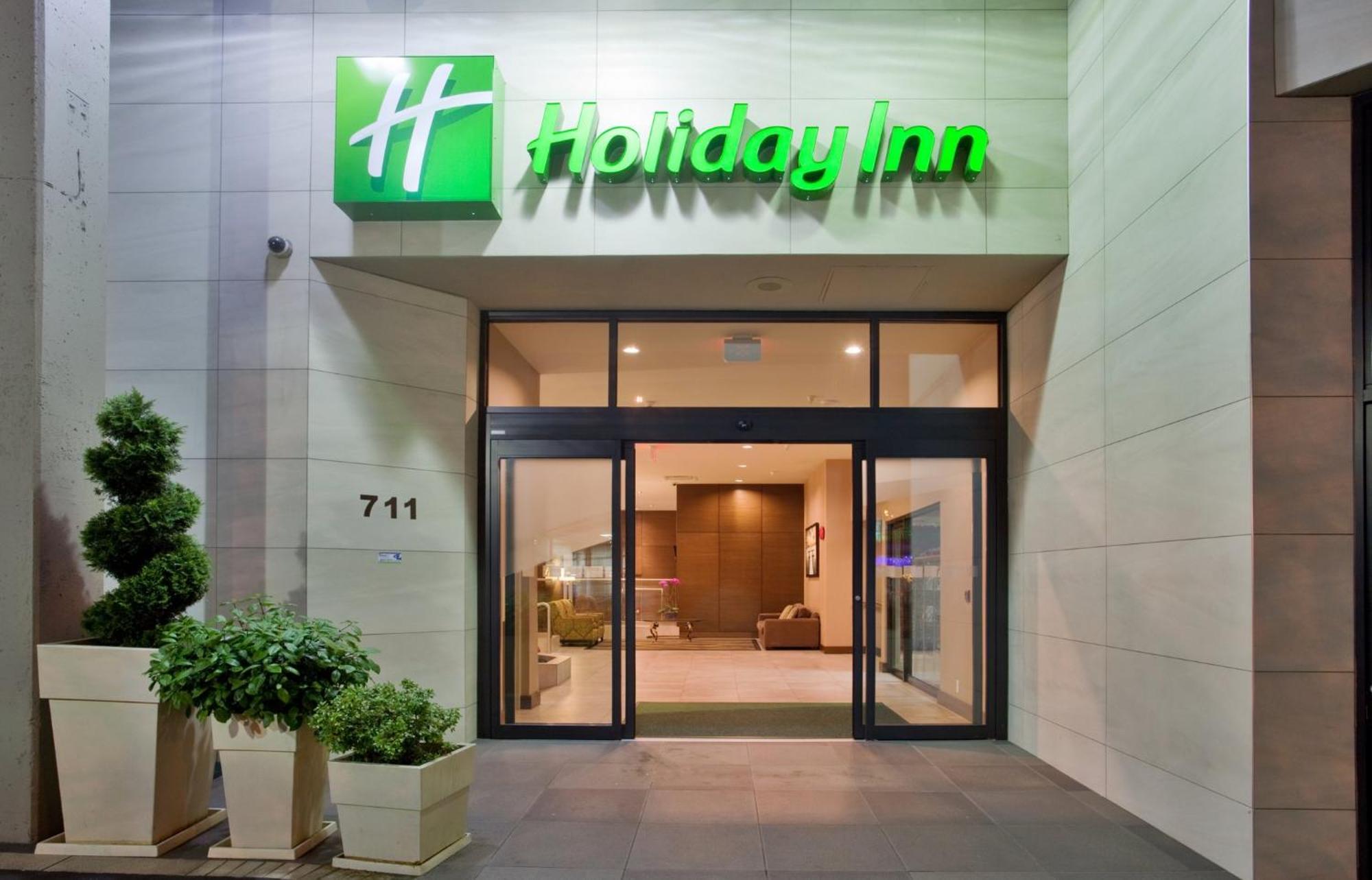Holiday Inn Vancouver-Centre Broadway By Ihg Esterno foto