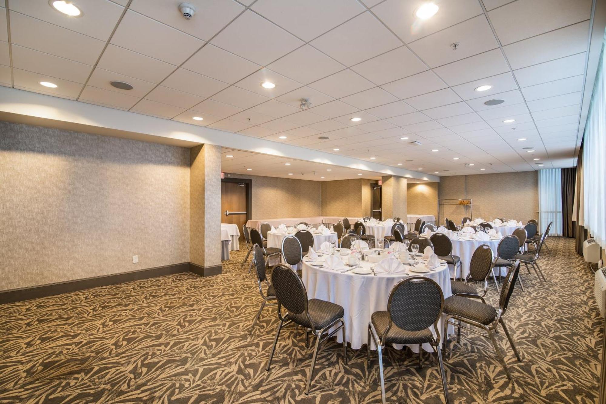 Holiday Inn Vancouver-Centre Broadway By Ihg Esterno foto