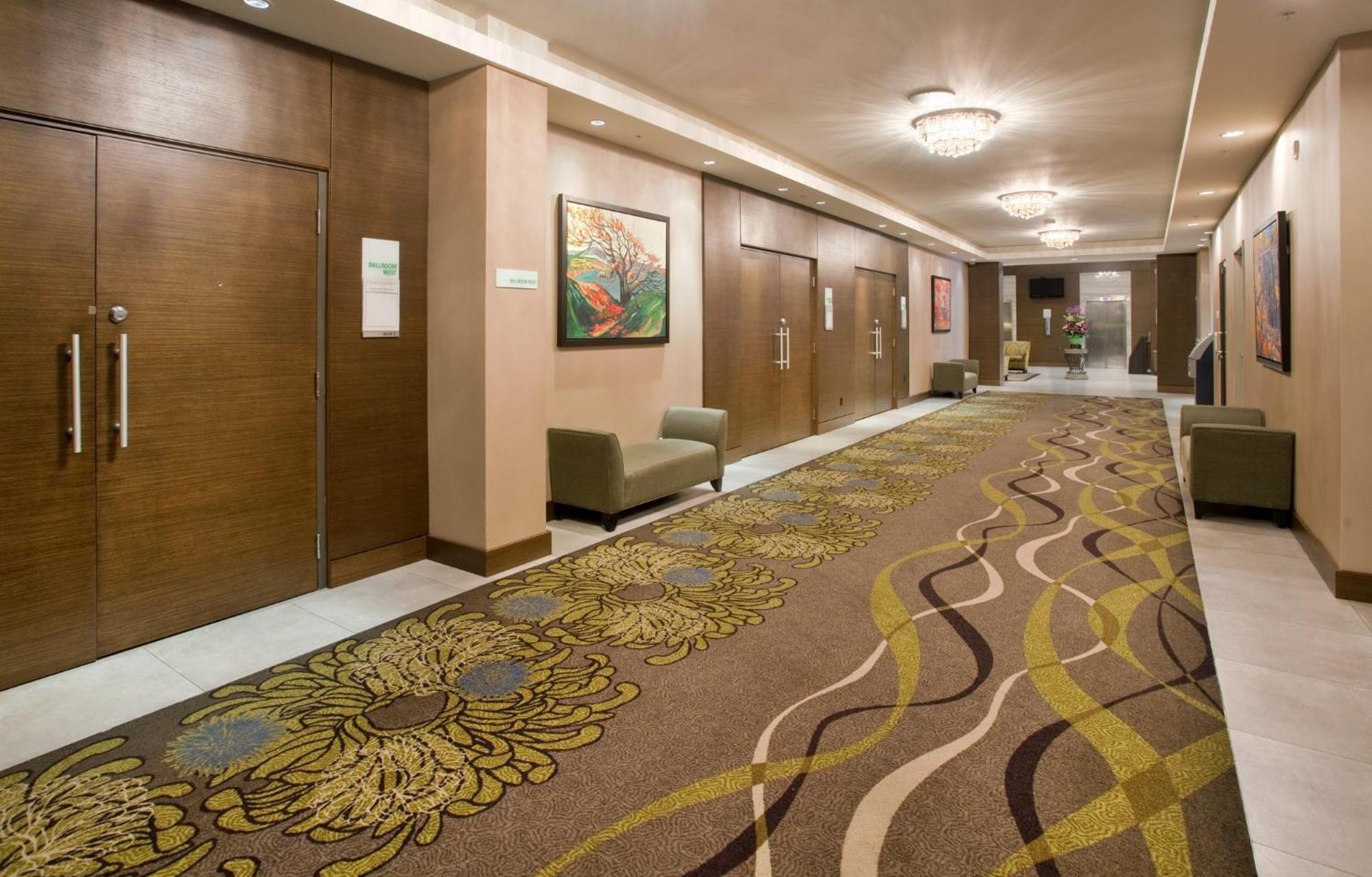 Holiday Inn Vancouver-Centre Broadway By Ihg Esterno foto